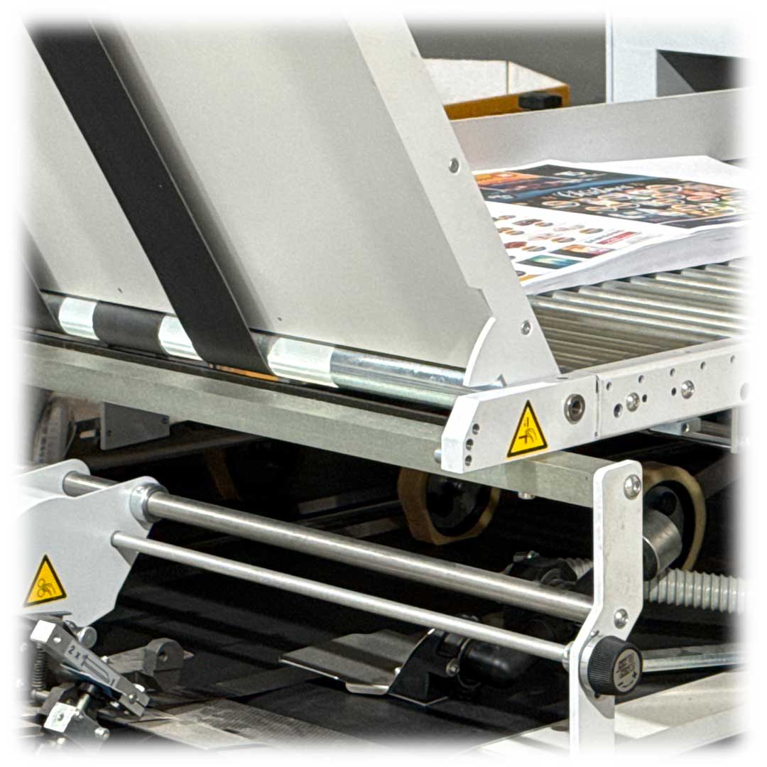 Curved-Floor-Display