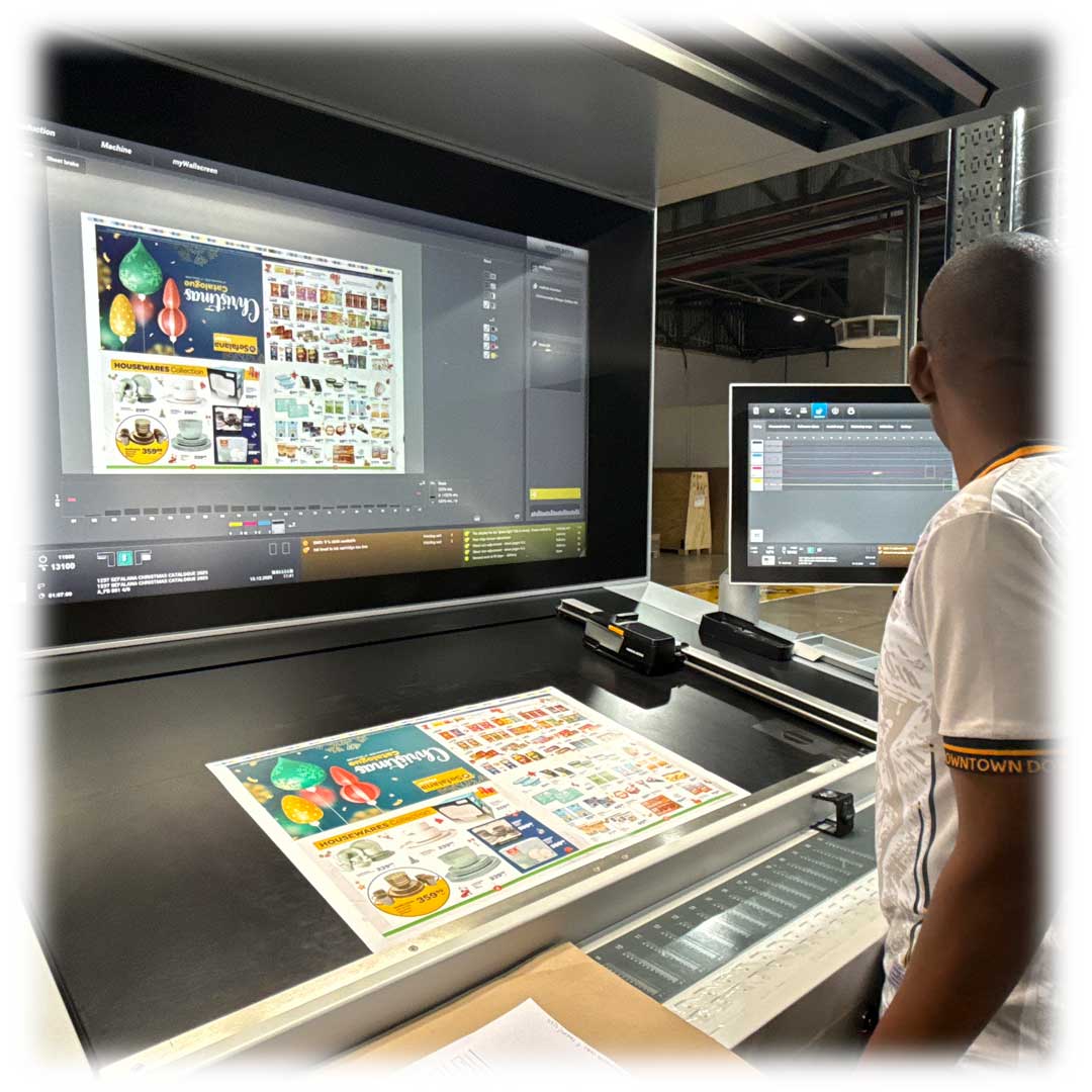 Curved-Floor-Display